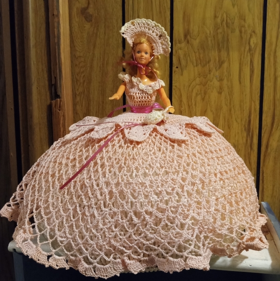 AUGUST 92 ANNIE BARBIE DOLL - Picture 2 of 4